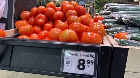 Tamperelaisessa kaupassa tomaattien kilohinta on jo 8,99 euroa.