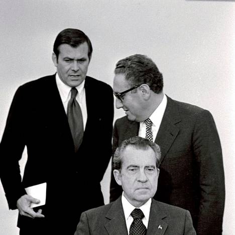 Presidentti Richard Nixon ja ulkoministeri Henry Kissinger kiinnittivät kumpikin huomiota nuoren Rumsfeldtin ”armottomuuteen”.