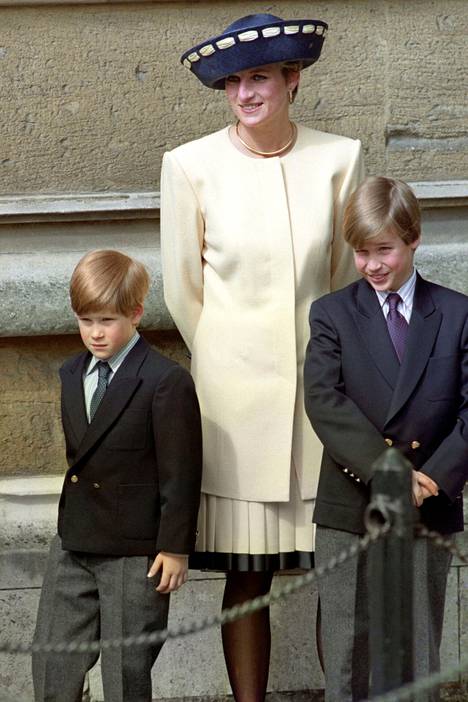 Prinssi Harryn ja prinssi Williamin äiti prinsessa Diana kuoli tuhoisassa auto-onnettomuudessa elokuussa 1997. Hän oli kuollessaan 36-vuotias.