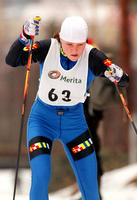 Aino-Kaisa Saarinen keskittyi seipään sijaan sauvoihin. Kuva nuorten SM-hiihdoista 1997, jolloin hän oli 18-vuotias.