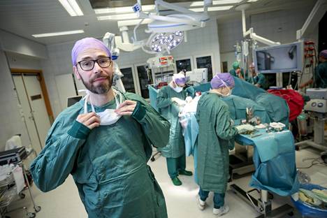 75-vuotiaan Ritvan pelasti leikkaus, jollaisia tekee vain kaksi kirurgia  Suomessa – Martin Leheckan työssä millimetrin sadasosakin voi ratkaista -  Kotimaa - Ilta-Sanomat