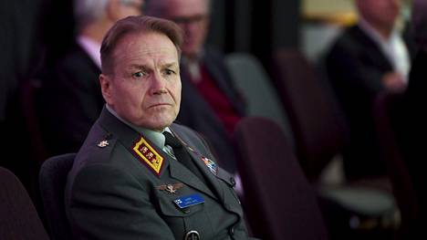 Kenraalimajuri (evp) Harri Ohra-aho toimii nykyisin puolustusministeriön virkamiehenä.