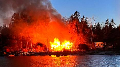 Palo syttyi Pienessä Lehtisaaressa Espoossa.