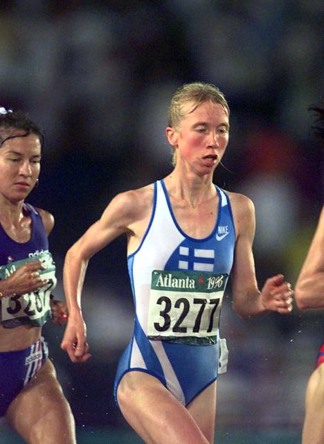 Kiekaran (silloinen Sandell) Atlantan olympialaisissa 1996 juoksema 10000 metrin aika 31.40,42 on yhä voimassa oleva SE.