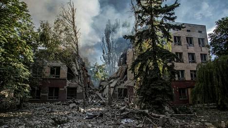Sodan rikki repimiä kerrostaloja Lysytshanskin kaupungissa kesäkuussa 2022.