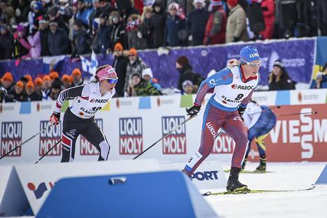 Julia Tshekaljovan (edessä) esitykset MM-Lahdessa eivät tyydyttäneet hiihtopomo Jelena Välbeä.