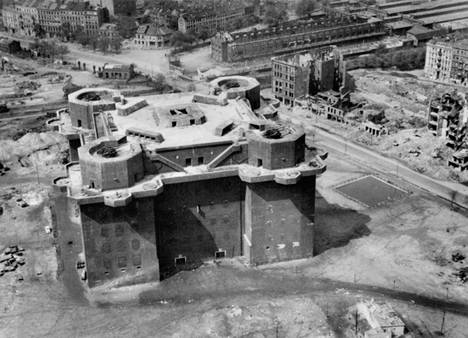 Flakturm IV vuonna 1945.