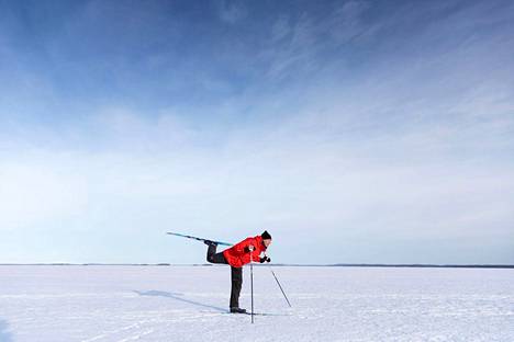 Latukilometrejä kulkee paljon myös jäällä. Hiihtäen voi tehdä helposti vaikkapa saariretken. 