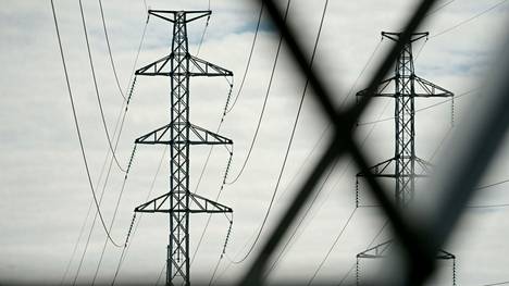 Valtiovarainvaliokunta rajaisi tarkemmin pienet sähköntuottajat windfall-lain ulko­puolelle. Valio­kunta puoltaa muilta osin hallituksen esityksen hyväksymistä.