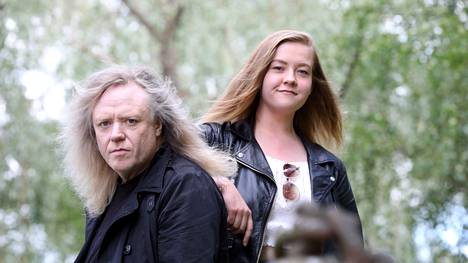 Jussi Hakulinen ja tytär Ellinoora tekivät yhdessä musiikkia.