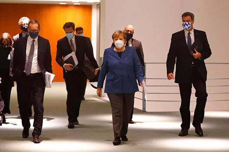 Liittokansleri Merkelin lisäksi uusista koronatoimista olivat kertomassa Baijerin osavaltion pääministeri Markus Söder sekä Berliinin pormestari Michael Müller.