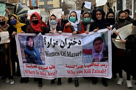 Afganistanin naiset ovat jatkaneet mielenosoituksia oikeuksiensa puolesta. Kuvassa naisia marssimassa Kabulissa 16. tammikuuta.