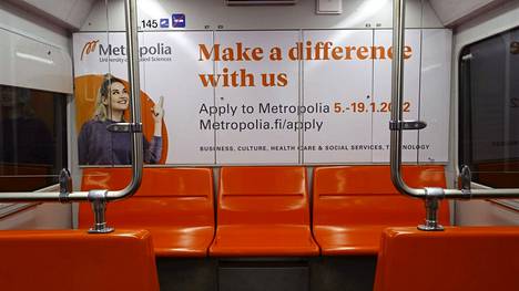 Helsinkiläinen Metropolia-ammattikorkeakoulu mainosti tammikuussa kevään yhteishakua metrossa.