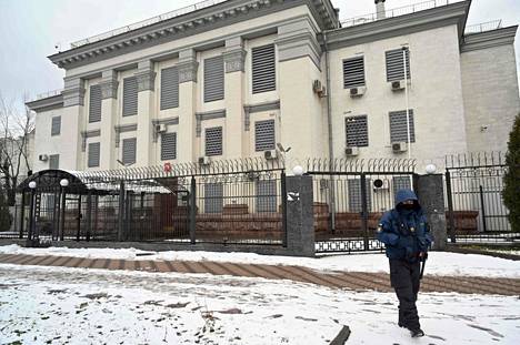 Venäjän lähetystöä vartioitiin Kiovassa.