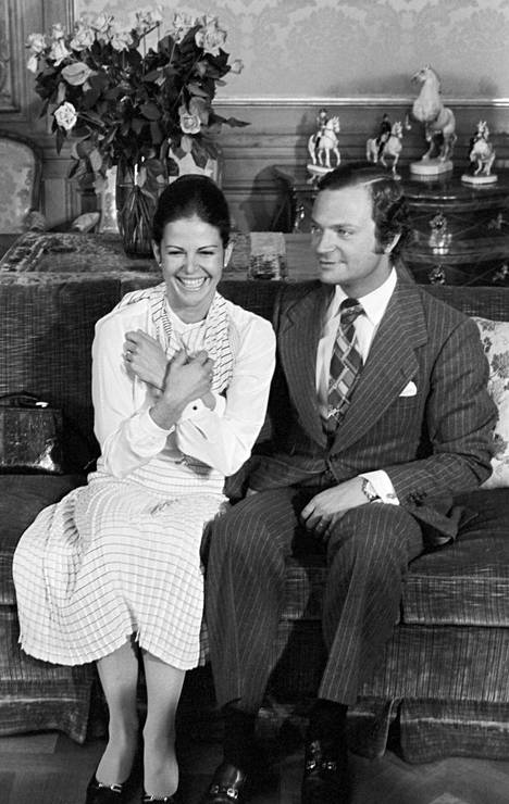 Kuningas Kaarle XVI Kustaa ja neiti Silvia Sommerlath julkistavat kihlauksensa 13. maaliskuuta 1976.