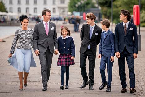 Tanskan prinsessa Marie ja prinssi Joachim kuvattiin lastensa Athenan, Felixin, Henrikin ja Nikolain kanssa Kööpenhaminassa syyskuussa. Felix ja Nikolai ovat syntyneet Joachimin ensimmäisestä avioliitosta kreivitär Alexandran kanssa.