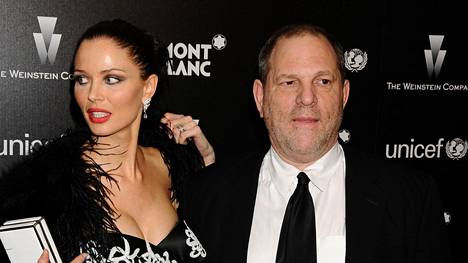 Elokuvatuottaja Harvey Weinstein vaimonsa Georgina Chapmanin kanssa. Chapman on kertonut jättävänsä miehensä tämän saamien syytösten vuoksi.