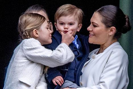 Prinsessa Estelle ja prinssi Oscar ovat usein huomion keskipisteenä. Kuva vuodelta 2018.