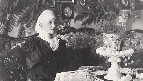 Runoilija Emilie Björksténillä oli 20 vuoden salasuhde Runebergin kanssa.