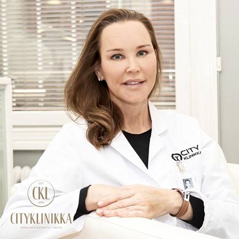 Plastiikkakirurgian erikoislääkärin Riikka Veltheimin mukaan hiustensiirron tyypillisin asiakas on 40–50-vuotias mies.