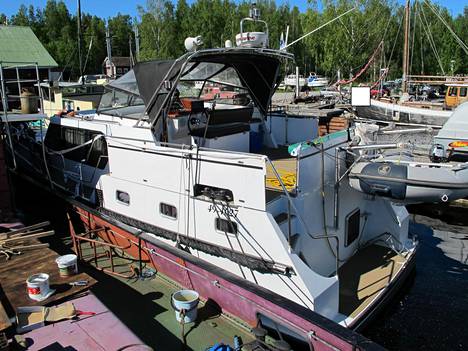 Salakuljetuksesta epäillyn perheen isä kertoi ostaneensa Nora-huviveneen noin 150000 eurolla Saksasta 2014. Vene on takavarikoituna Lappeenrannassa.