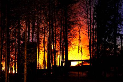 Rovaniemellä suuri tulipalo – IS:n lukija: Akkukauppa paloi sinisellä  liekillä, musta savupatsas nousi taivaalle - Kotimaa - Ilta-Sanomat