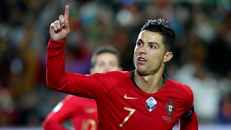 Cristiano Ronaldo on valittu useasti maailman parhaaksi jalkapalloilijaksi.