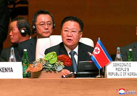 Kimin hallitsijaperhettä vuosikymmenten ajan palvellut Choe Ryong-hae toimii Pohjois-Korean nimellisenä valtionpäämiehenä.