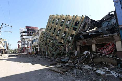 Sunnuntain vastaisena yönä sattunut maanjäristys on vaatinut ainakin 500 kuolonuhria.