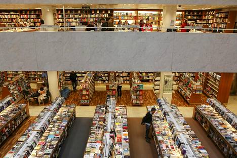 Yksi kirjatalon vuokralaisista on Akateeminen kirjakauppa. Stockmann myi Akateemisen kirjakaupan Bonnierille 2015.