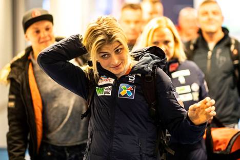 Therese Johaug palasi kansainvälisiin kilpailuihin Kuusamon maailmancupissa 2018, mikä oli hiihdossa valtava mediatapahtuma. Hän palasi suoraan huipulle, ja muille riitti kevääseen 2022 saakka lähinnä hopeaa jakoon.