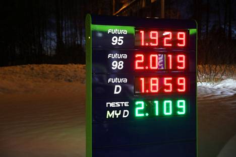 Polttoaineiden litrahinta on ollut viime aikoina kahden euron tietämillä.