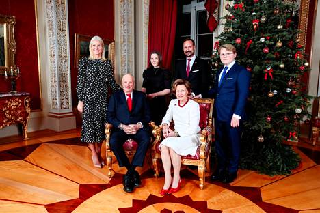 Tältä näytti kuningasperheen joulutervehdys vuonna 2019. Tänä vuonna perinteistä joulukuvaa ei tulla näkemään.