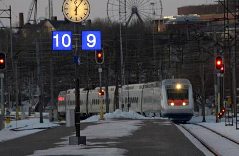 Allegro saapumassa Helsingin päärautatieasemalle.