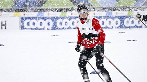 NRK:n asiantuntija Therese Johaug hiihteli MM-kisojen välipäivänä Planicassa.