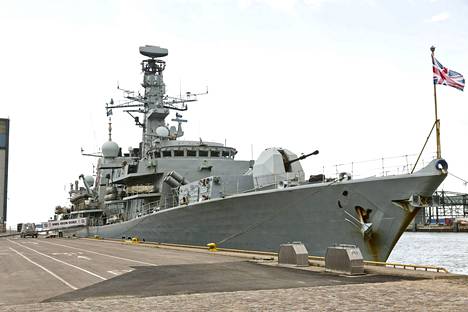 Iso-Britannian fregatti HMS Iron Duke Naton laivasto-osaston vierailulla Helsingissä 21. toukokuuta 2016.