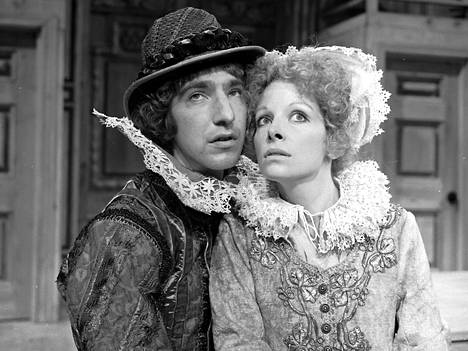Alan Rickman ei koskaan hylännyt teatterilavoja. Kuvassa Rickman ja Anna Calder-Marshall vuonna 1976.