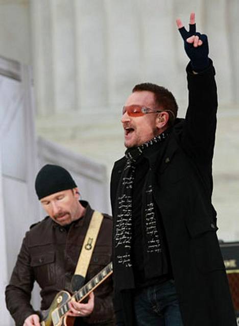 Bono ja U2 ottivat yleisönsä Lincoln-muistomerkillä.