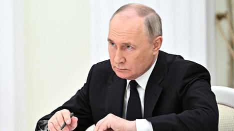 Vladimir Putin tuskin pelaisi itse pelikonsolilla, vaikka sellaisen valmistaminen onnistuisikin Venäjällä.