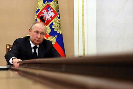 Venäjän presidentti Vladimir Putin on allekirjoittanut lain, jonka mukaan Venäjällä voi jatkossa saada jopa 15 vuoden vankeus­rangaistuksen, jos julkaisee ”valheellista tietoa” Venäjän armeijasta. Laki koskee myös mielenosoituksia.