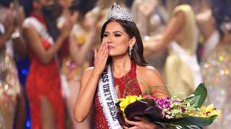 Meksikolainen Andrea Meza sai päähänsä Miss Universumin upean kruunun.