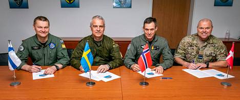 Kenraalimajurit Juha-Pekka Keränen, Jonas Wikman, Rolf Folland  ja Jan Dam allekirjoittivat Pohjoismaiden ilmavoimien komentajien aiejulistuksen 16. maaliskuuta.