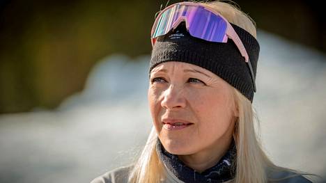 Ampumahiihdon päävalmentajan Jonne Kähkösen mukaan SM-kisoissa loistanut Kaisa Mäkäräinen olisi yhä naisten maajoukkueessa kiistaton vahvistus, vaikka lopetti kansainvälisen aktiiviuransa kaksi vuotta sitten.