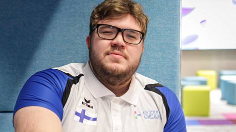 Joni Huovinen edustaa Suomea Koreassa pelattavissa MM-kisoissa. Huovinen on Tekken-pelin hallitseva Suomen mestari.