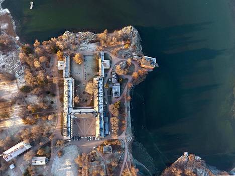 Arkkitehti Carl Ludvig Engel piirsi Lapinlahden mielisairaalan. Venetsia sijaitsee lähes veden päällä.