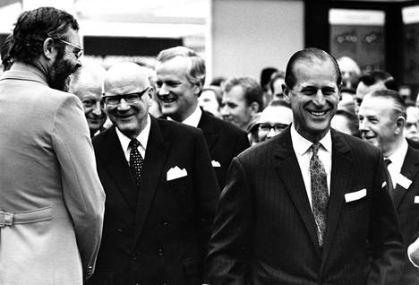 Prinssi Philip vieraili Suomessa myös vuonna 1970. Prinssi Philip ja presidentti Urho Kekkonen kuvattuna Helsingissä 22. syyskuuta 1970 messuilla Britannian osastolla.