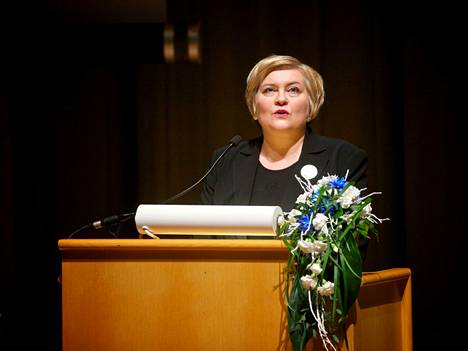 Anu Vehviläinen oli julkisuudessa ensi kertaa marraskuisen suru-uutisen jälkeen tammikuun alussa presidenttiehdokas Paavo Väyrysen vaalitilaisuudessa Joensuussa. 