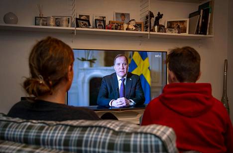Ruotsissa seurattiin sunnuntaina pääministeri Stefan Löfvenin tv-puhetta koronasta.