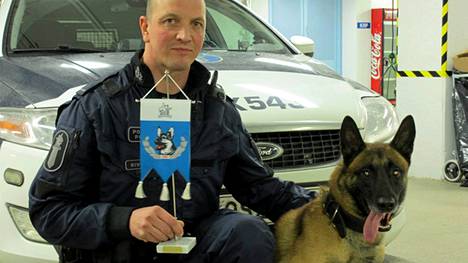 Poliisikoira Baxter pelasti naisen hengen - sai palkinnon - Kotimaa -  Ilta-Sanomat