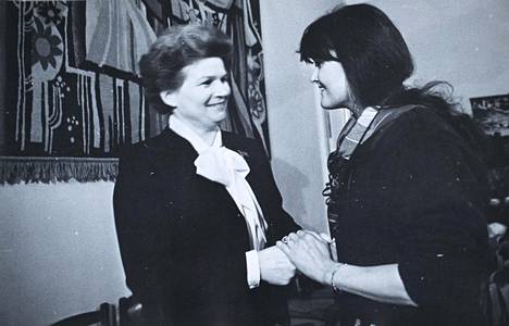 1980-lukua. ”Minulla oli ilo tavata venäläinen kosmonautti Valentina Tereškova. Hän oli ensimmäinen nainen avaruudessa vuonna 1963.”